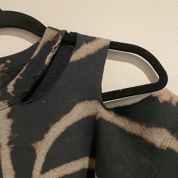 Cropped tie-dye shoulder, cut out sweatshirt, size medium - Picture 3 of 4
